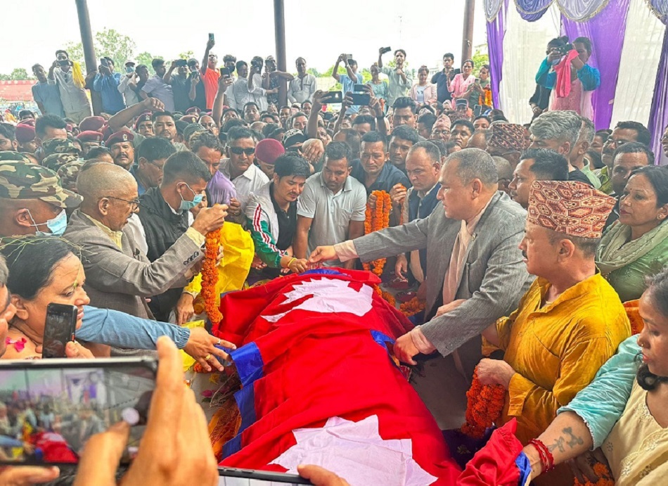 बझाङ जिप दुर्घटनाः दिवंगत मन्त्री सिंहलाई मुख्यमन्त्रीसहितका नेताले दिए श्रद्धाञ्जली